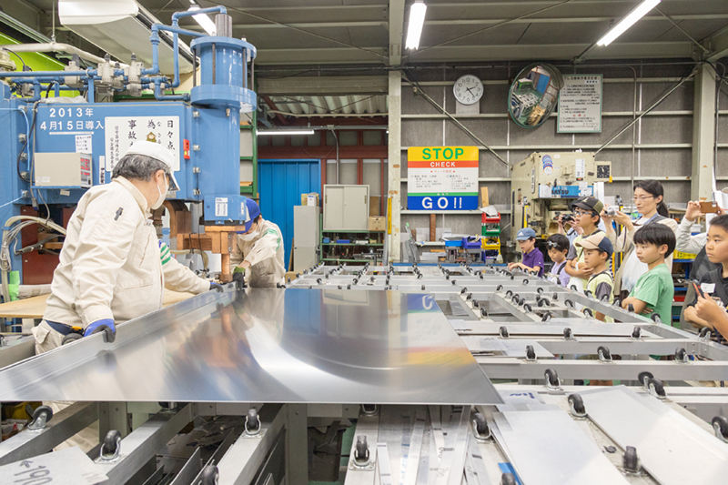 標識の基板加工の見学