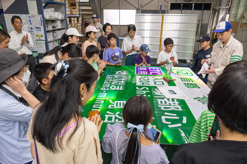 基板へシートや文字の貼付け