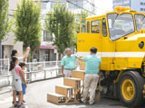 階段を上って運転席へ