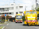 ゴミ運搬車とペアで働きます