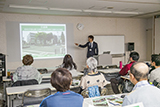 東京都建設局公園緑地部職員から説明