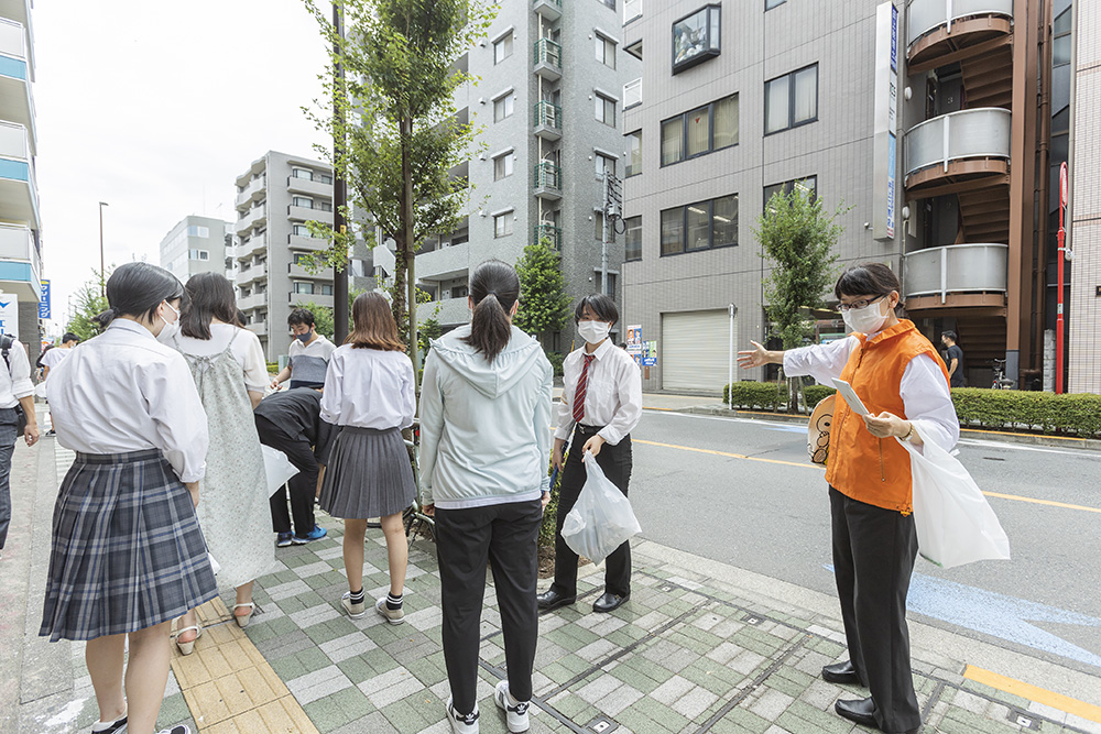 通行の迷惑にならないように注意