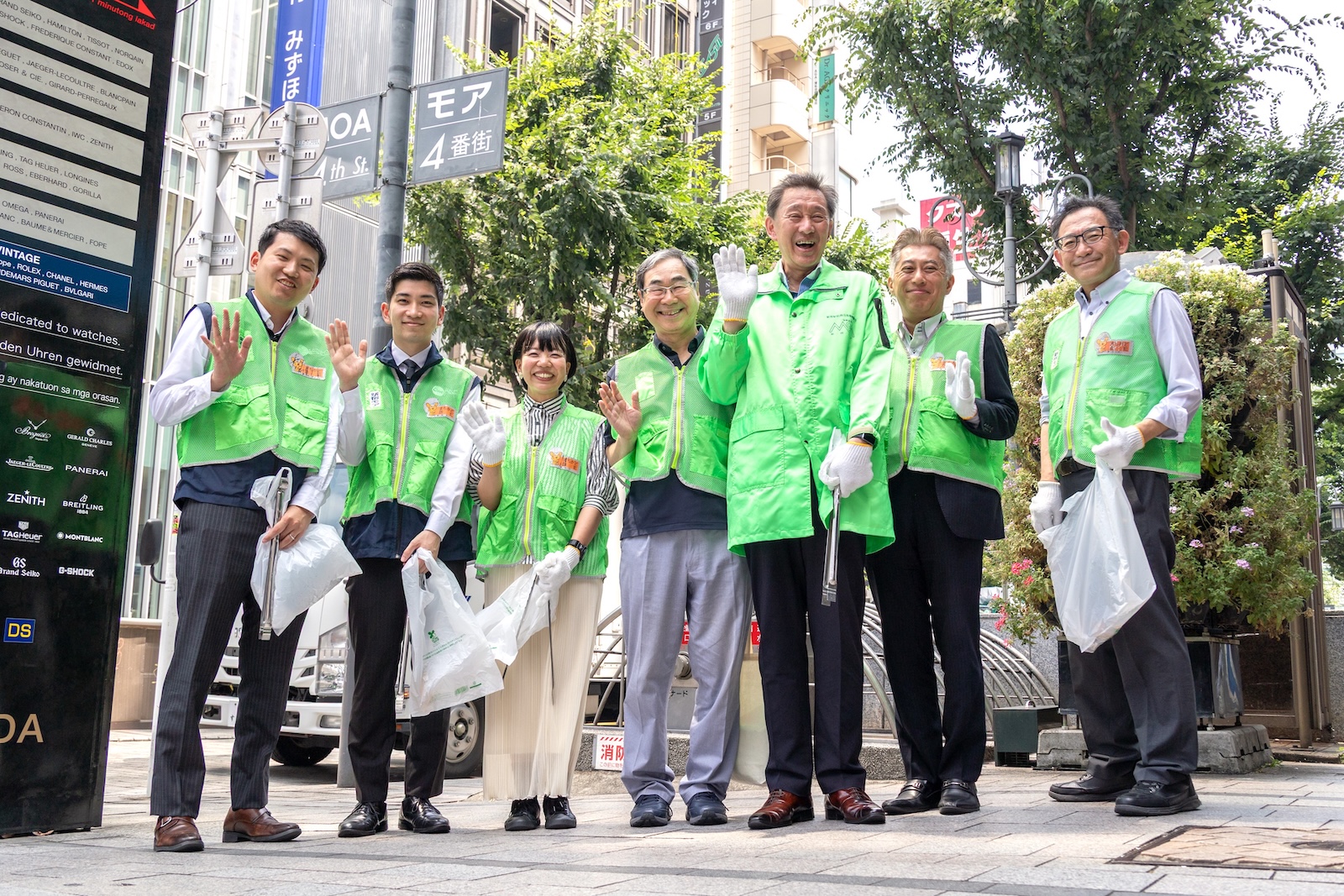 新宿駅前商店街振興組合の皆さん