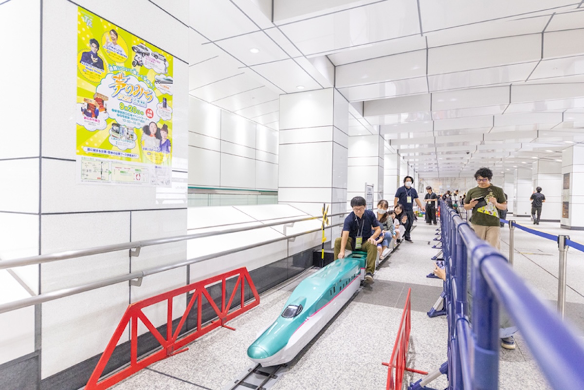 ミニ新幹線 E5系はやぶさ