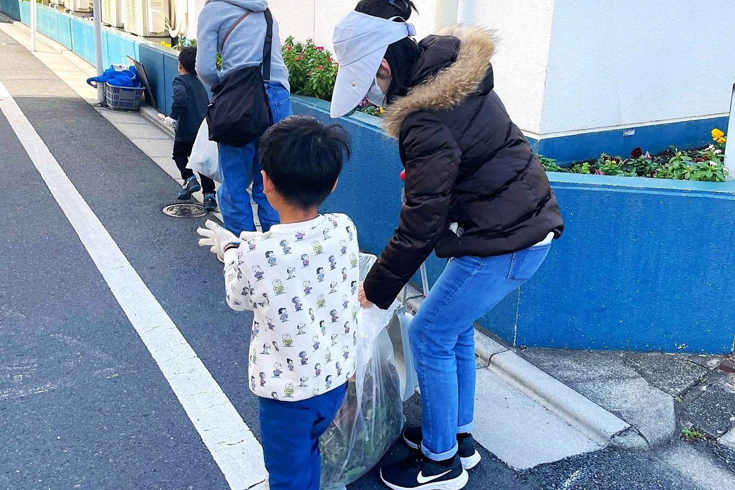 地域住民が協力し、快適なまちを支える清掃活動